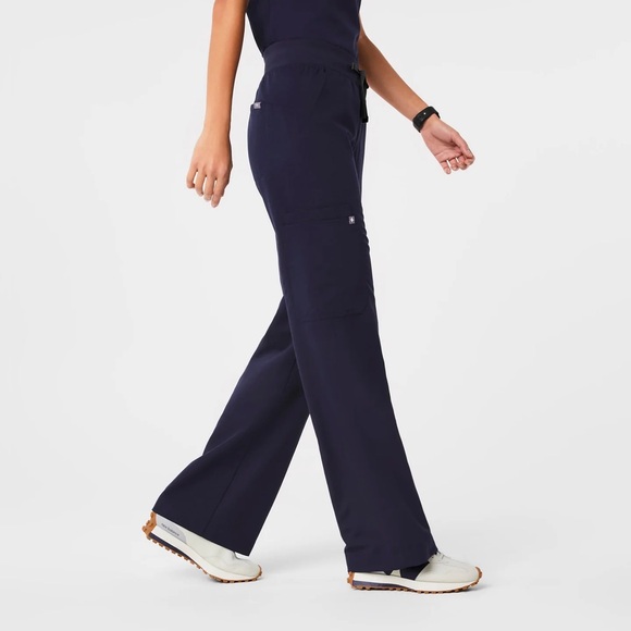 Figs High Waisted Isabel Wide Leg Scrub Pants - Picture 2 of 5